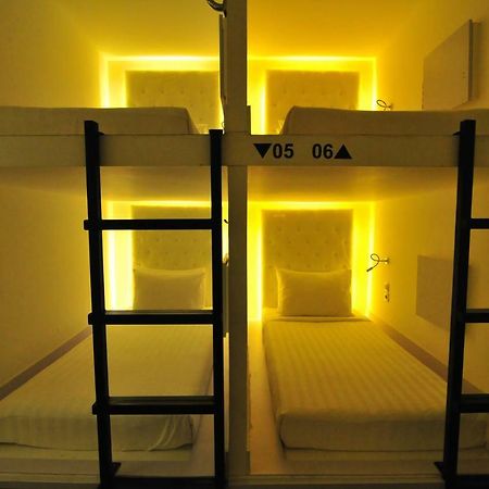 Capsule Hostel Old Batavia Jacarta Exterior foto